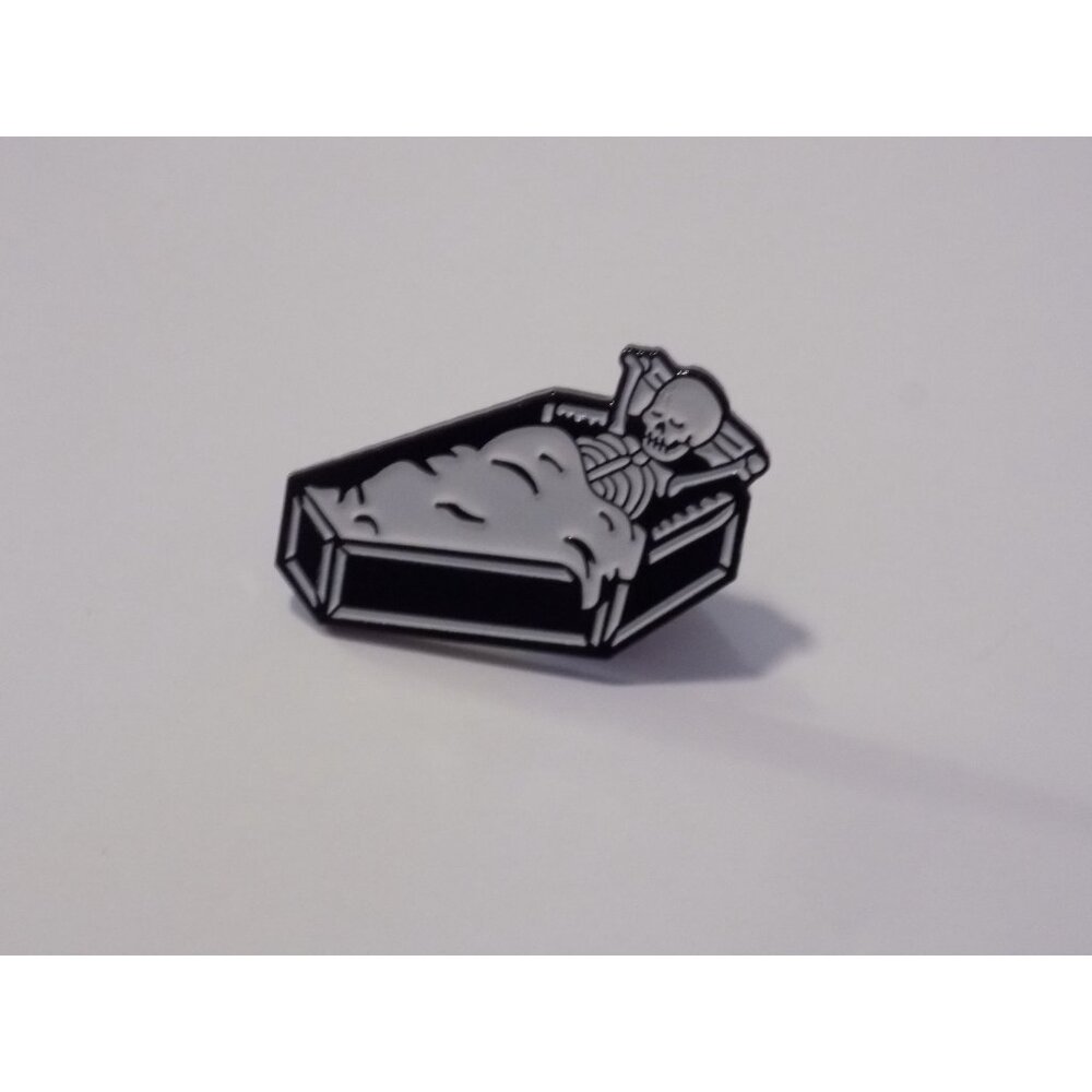 6 Enamel Halloween Horror Dark Brooch Pins - Picture 5 of 6
